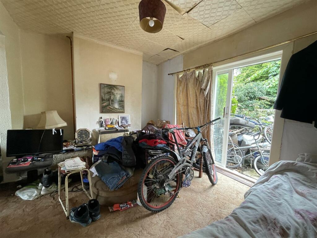 3-Bedroom Semi-detached house for auction -  (10).