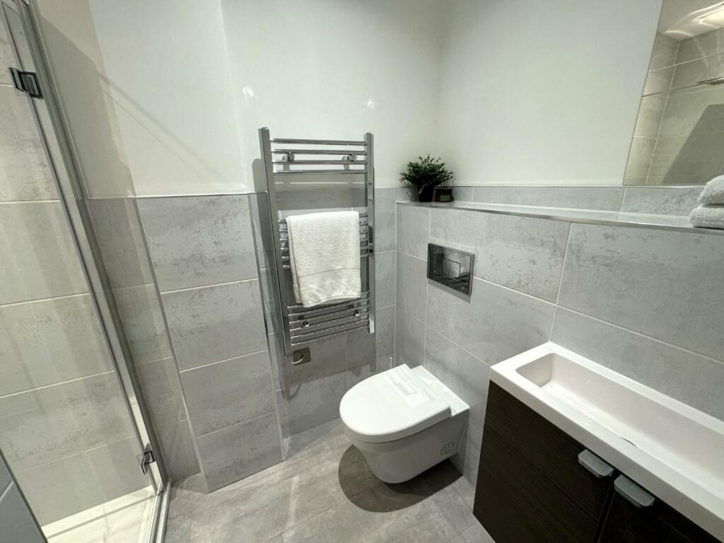 ensuite.jpg