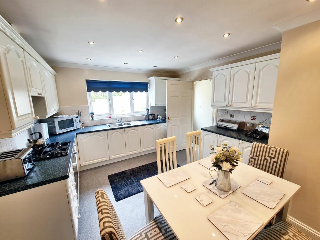 KITCHEN DINING ROOM