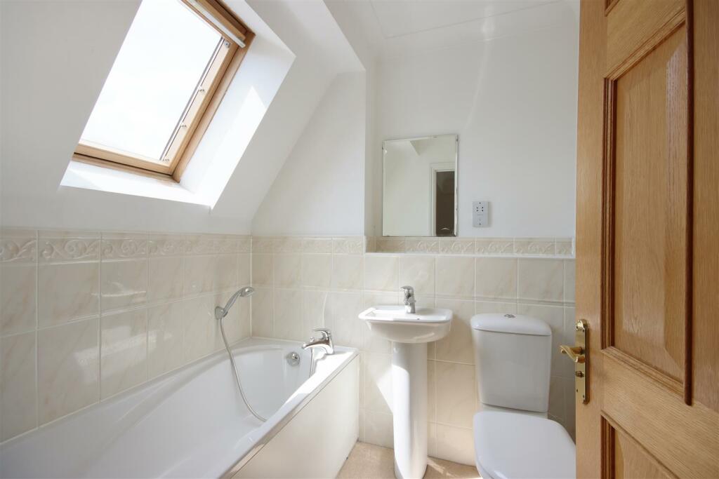 ENSUITE BATHROOM
