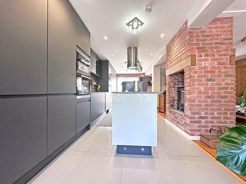 Kitchen/Dining Area