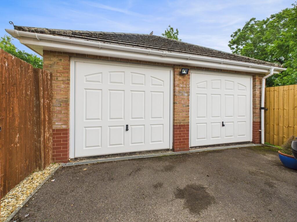 Detached Garage