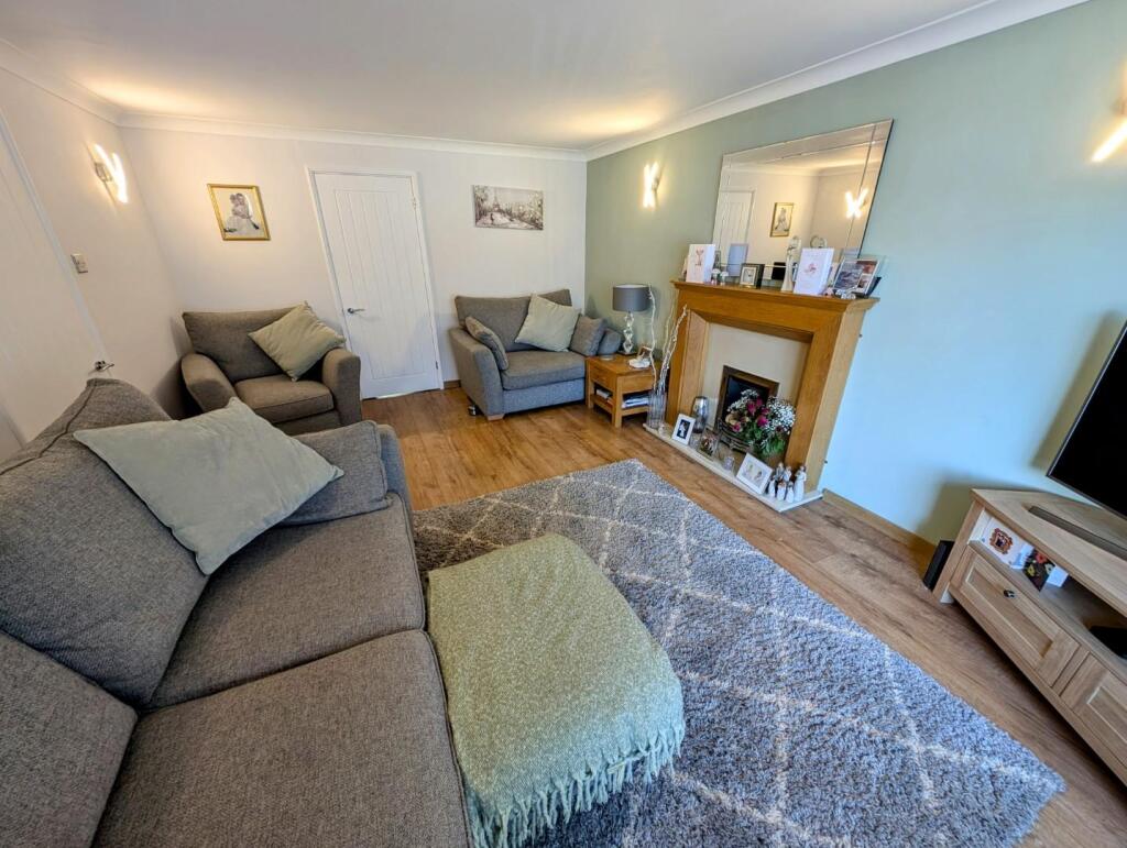 55 Hudson Close lounge 2.jpg
