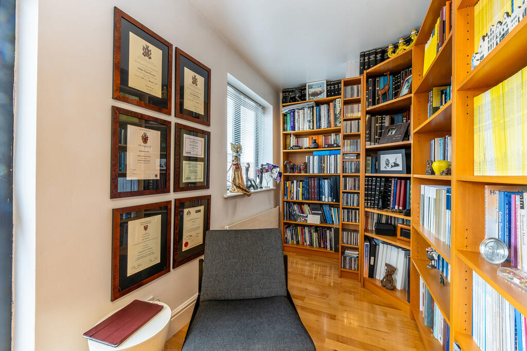 33 Kings Court 02...