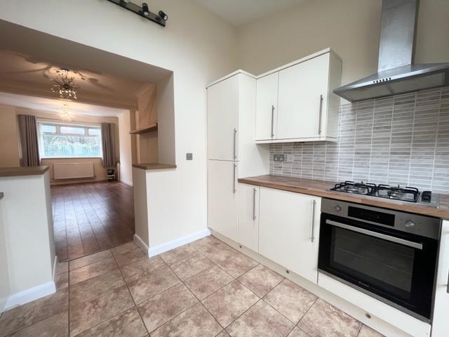 Kitchen 2.jpg
