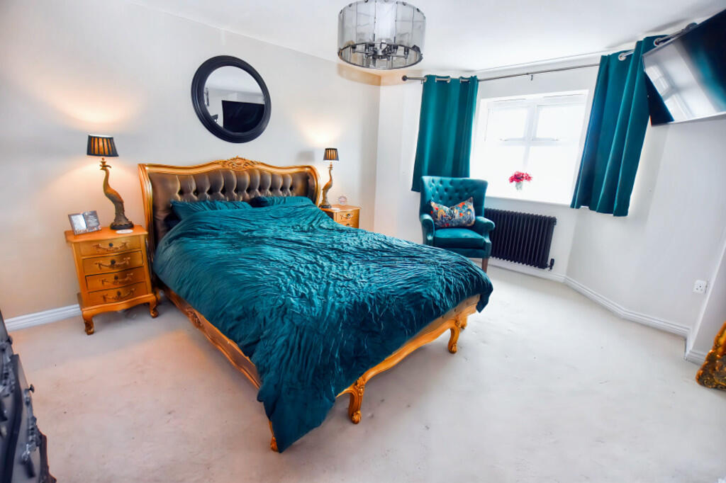 Principal Bedroom...