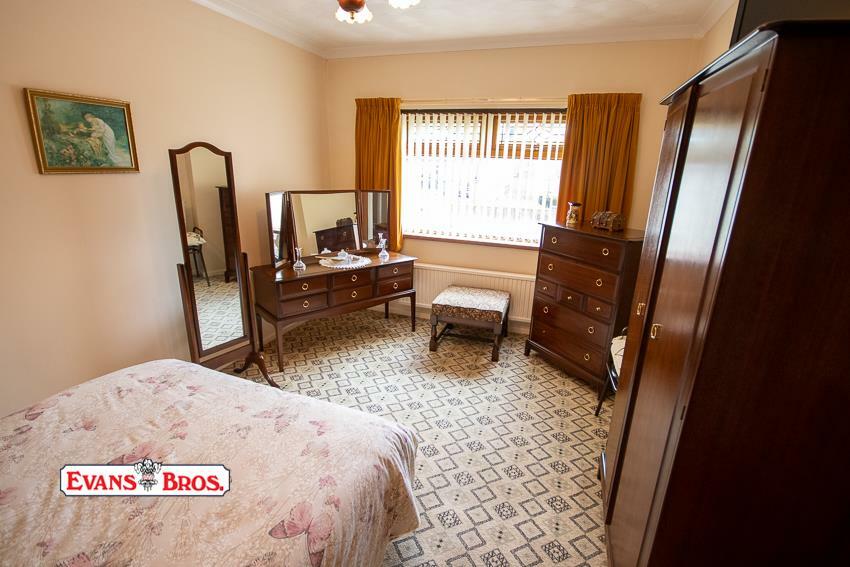 FRONT DOUBLE BEDROOM 1