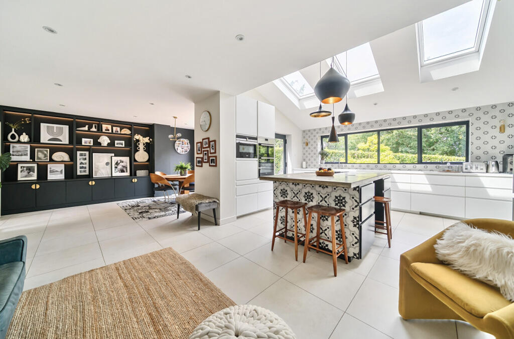 1310935-16-685c44...