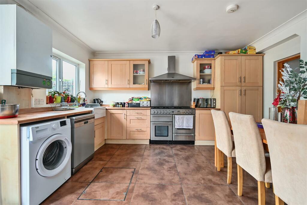 17 Sefton road, bn41 (17).jpg