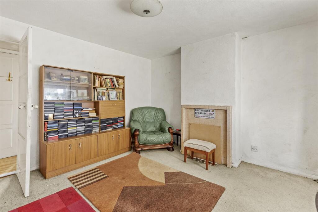2 Ridings Cottages, Earl Howe Rd, HP15 6QQ-2.jpg