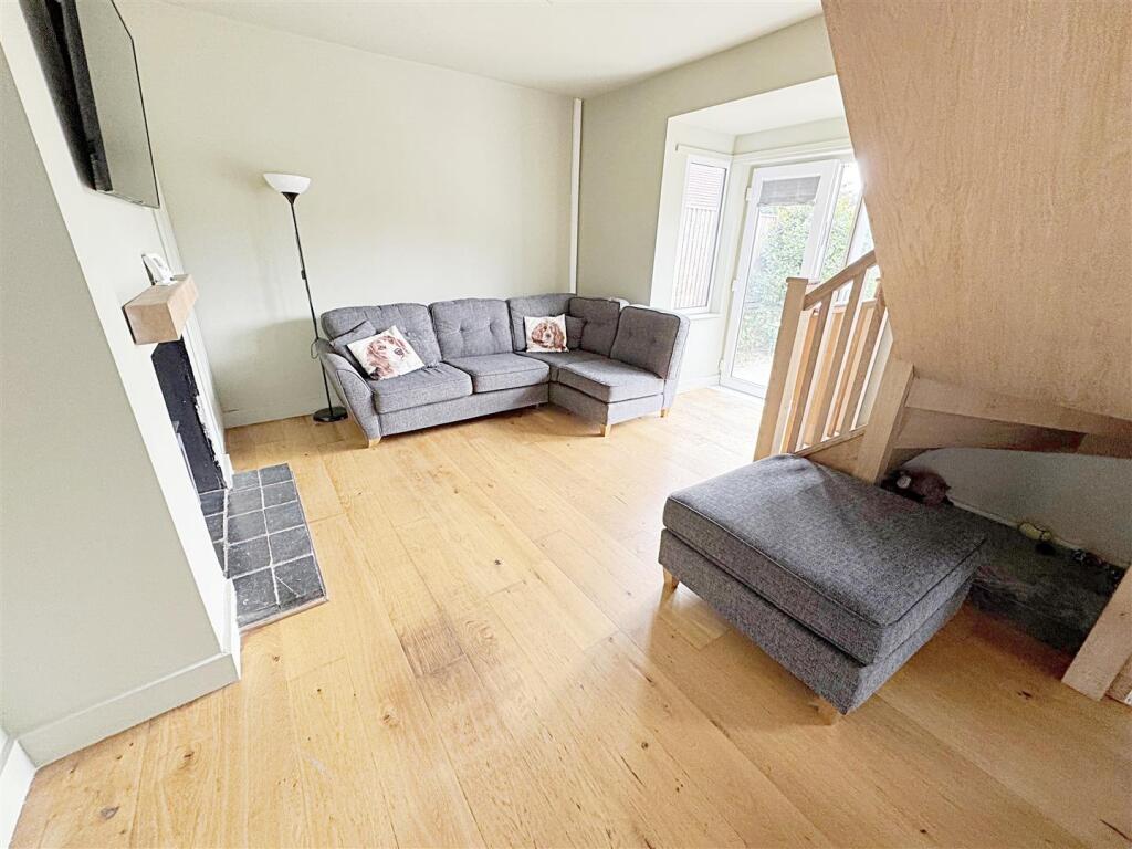 LOUNGE AREA
