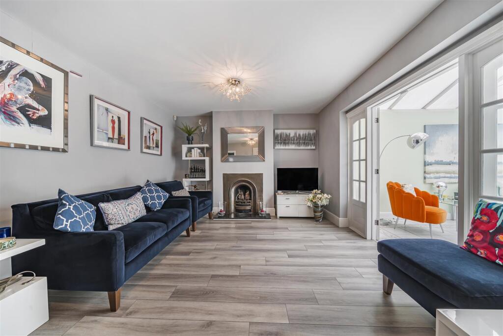 Living Room:
