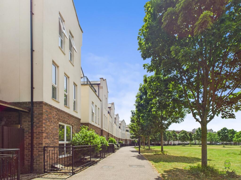 Street Scene Liverymen Walk James Hillier EweMove 