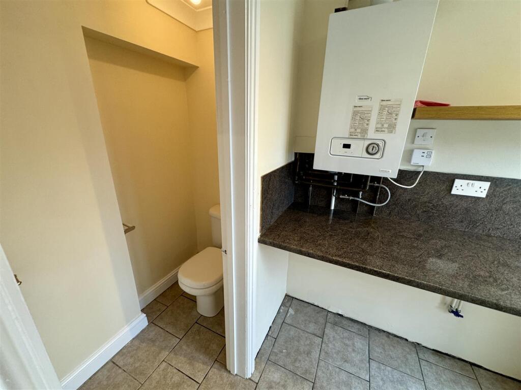 Utility Room / cloakroom