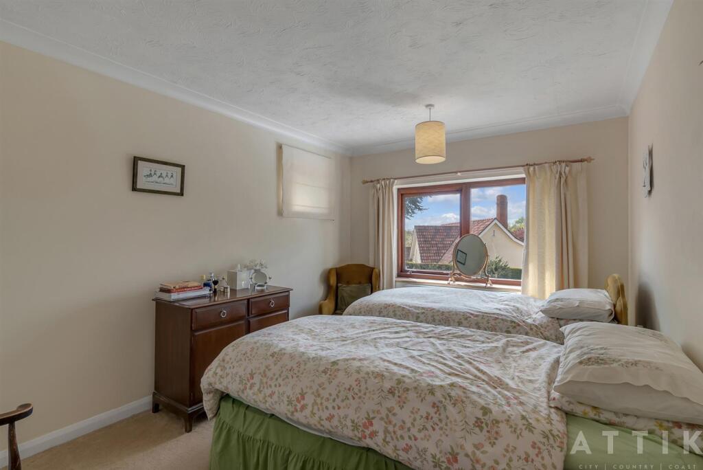 57 Holton Road Halesworth IP19 8HQ (42).jpg