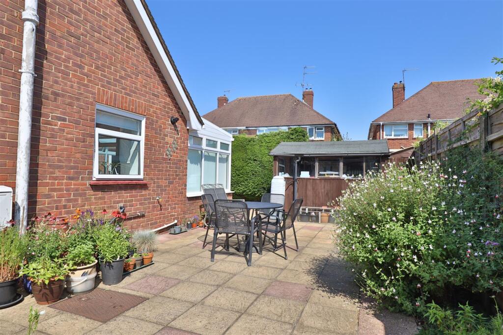 1 stopham close- garden 5.JPG