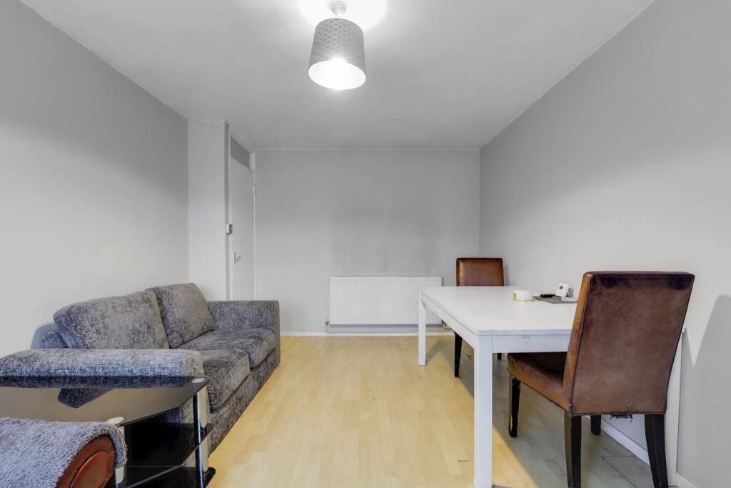 11-f0b2JHPropWpen - 37 Bredhurst Close - 31-medium