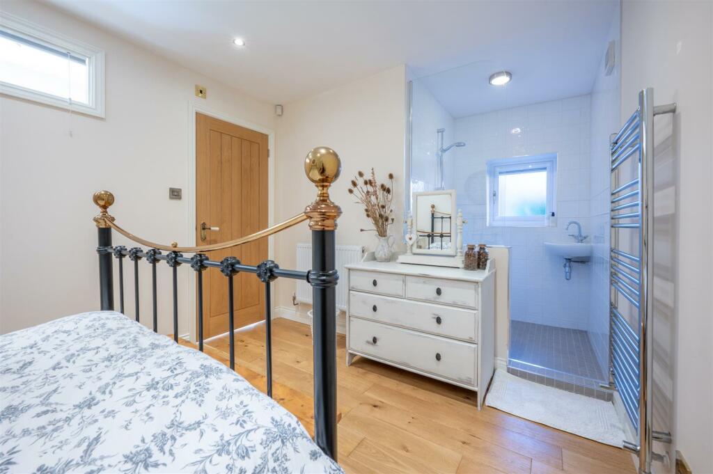 Guest Bedroom (Bedroom Four)