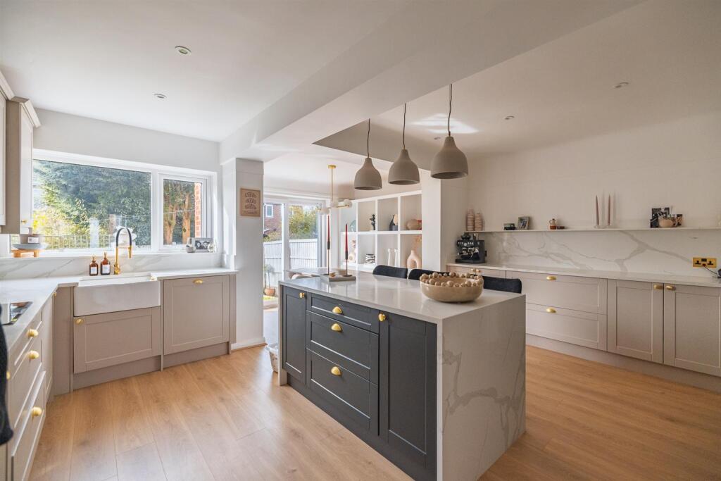 4 Bowness Ave-26.jpg