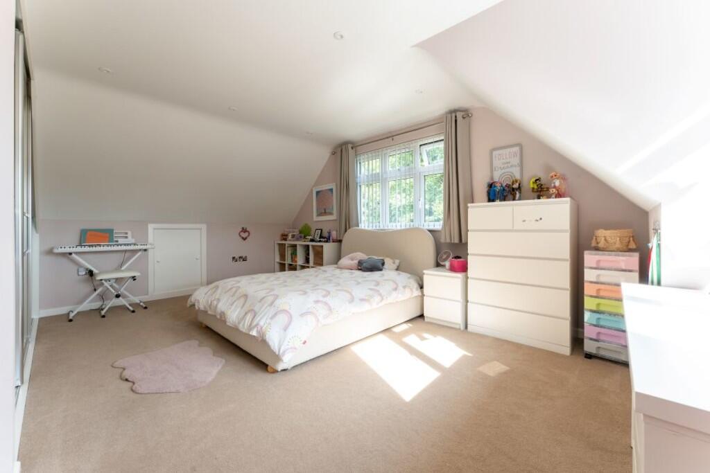 15 Barry Gardens-...