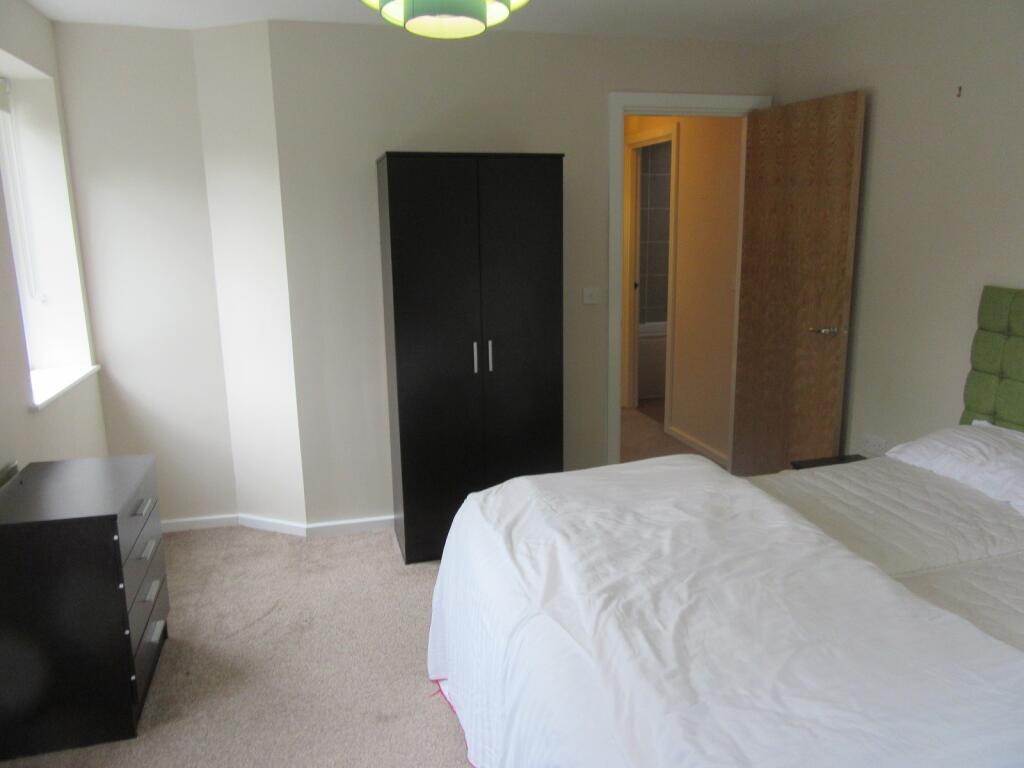 Bedroom 1 Photo 2