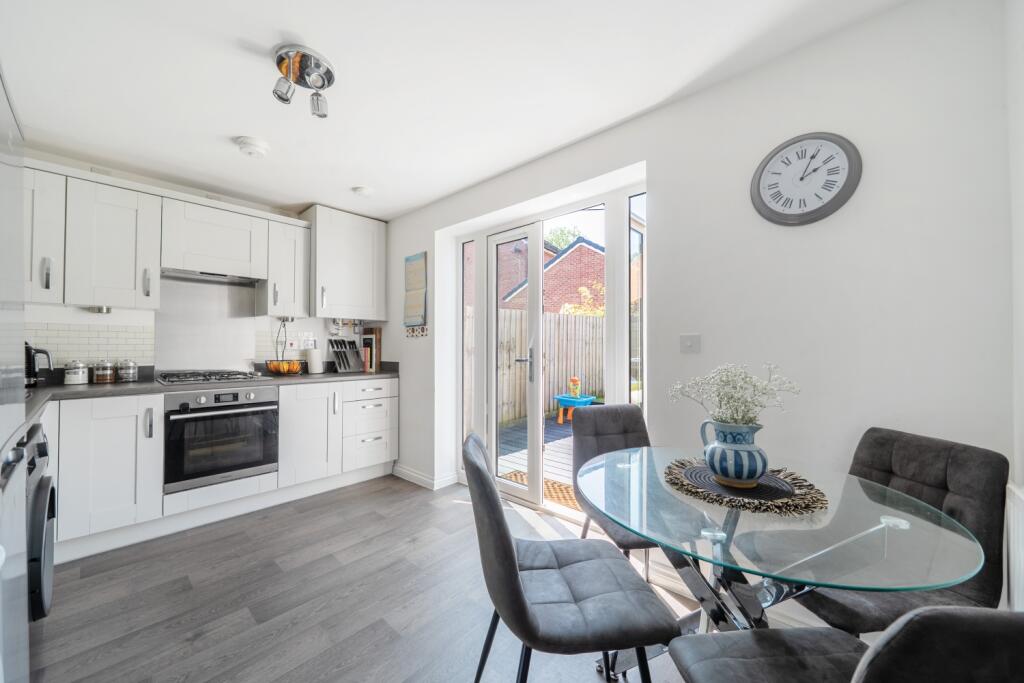 1329501-10-6883c2d721cf2