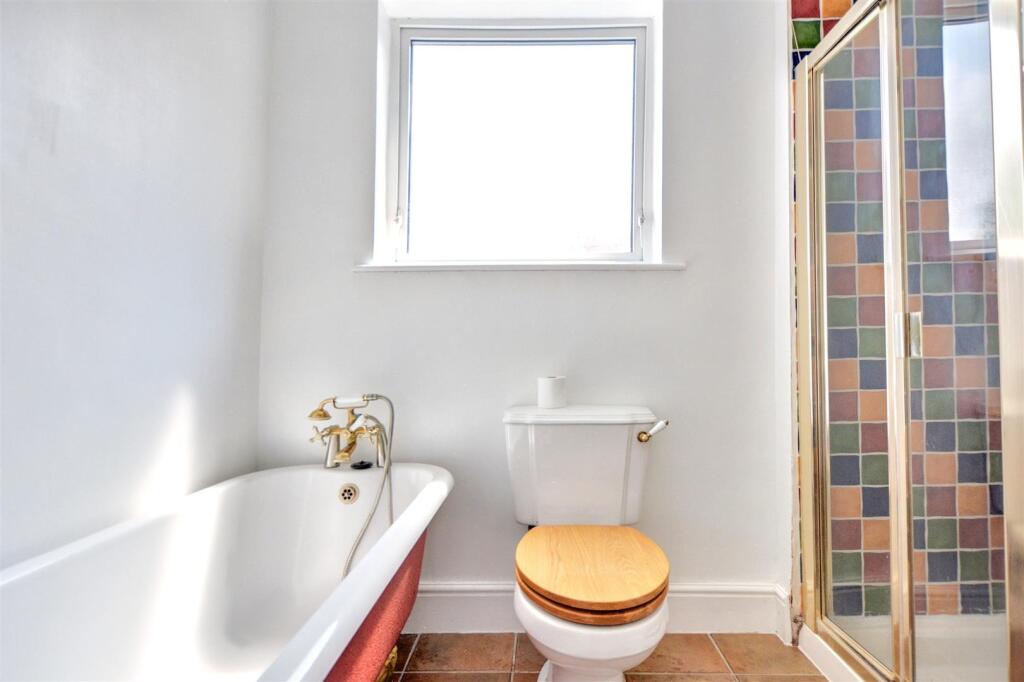 Bathroom_2.jpeg