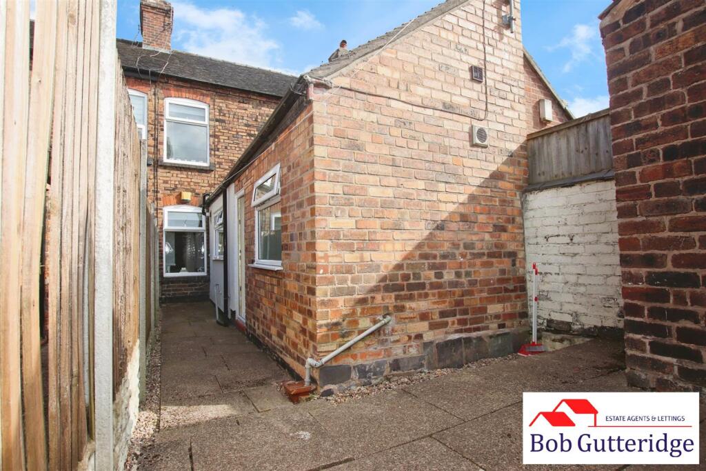 ENCLOSED REAR YARD