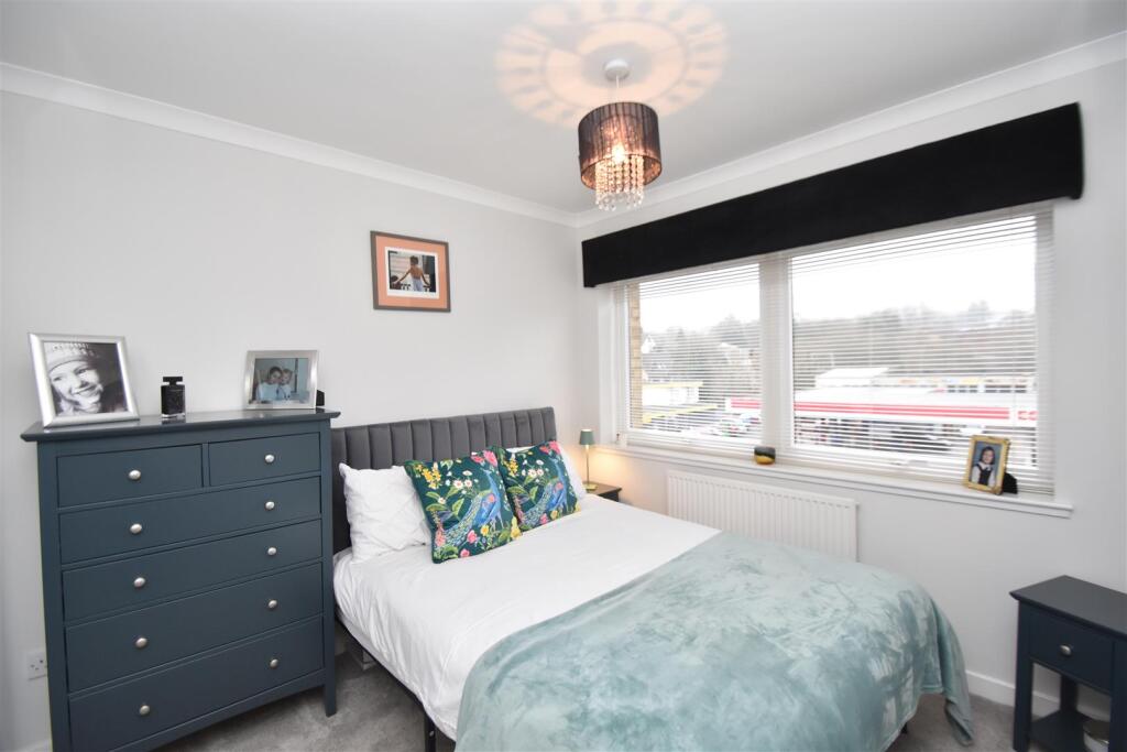 Bedroom 2 (2).JPG
