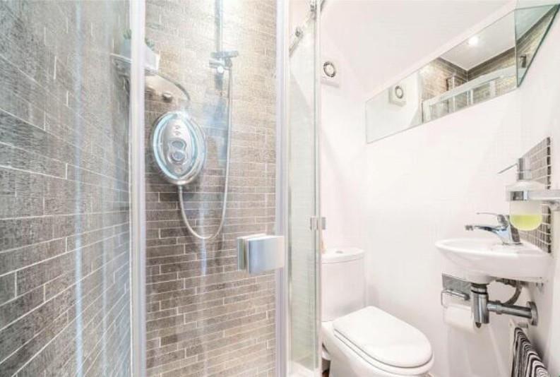 42 Orchard Close - 9.jpg