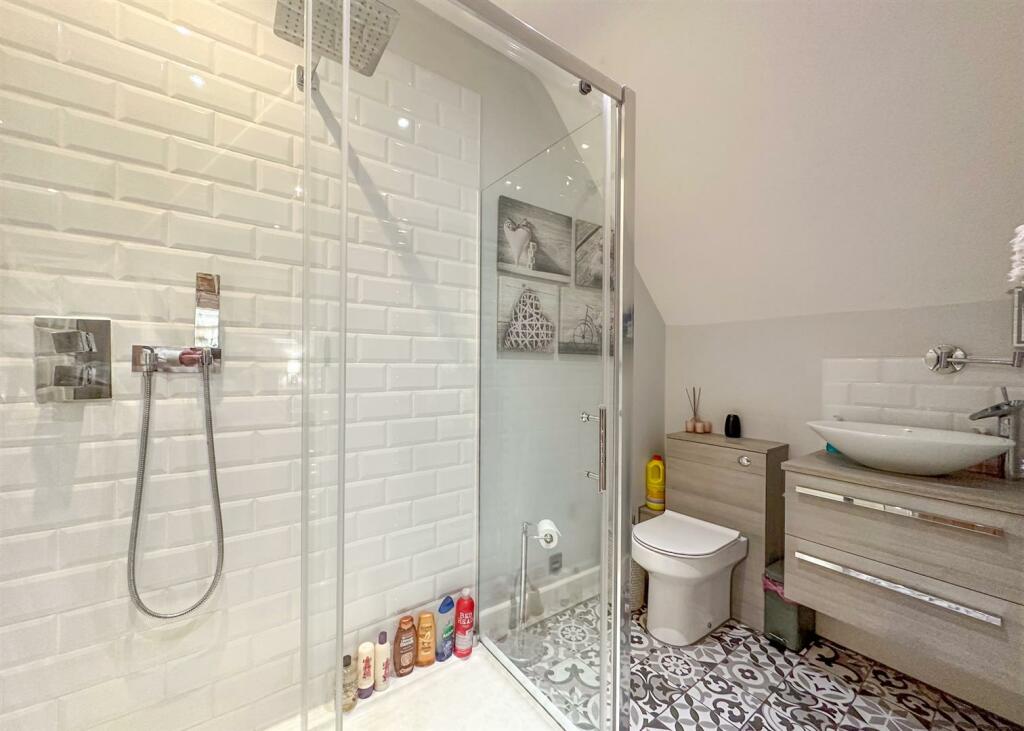MASTER ENSUITE