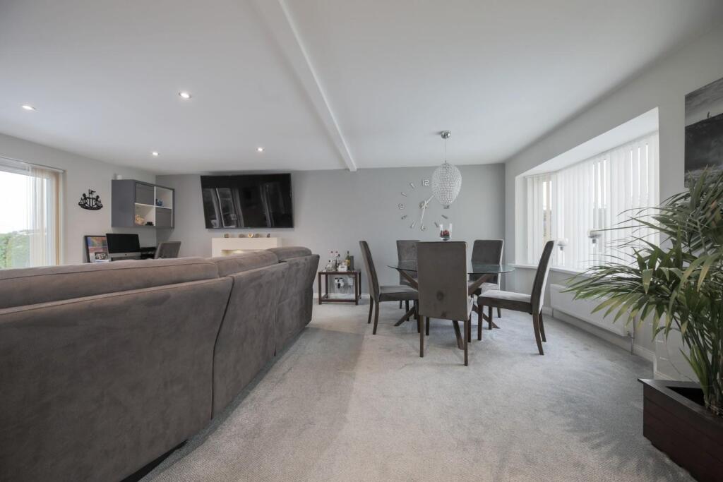 Lounge dining room.jpg