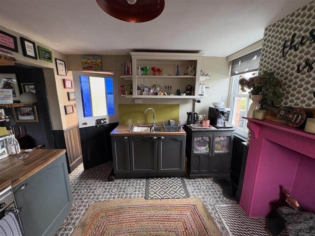 Kitchen....jpg