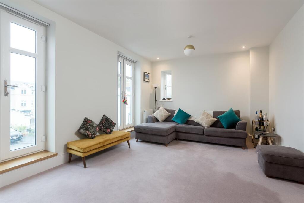 42 Cloister Way-10.jpg