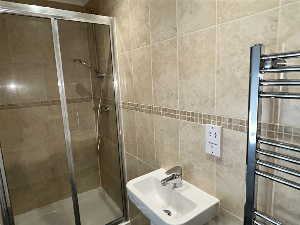 Ensuite.JPG