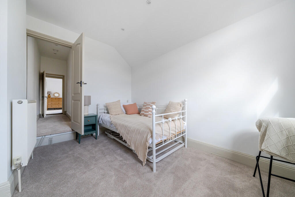 1331077-15-6883aa...