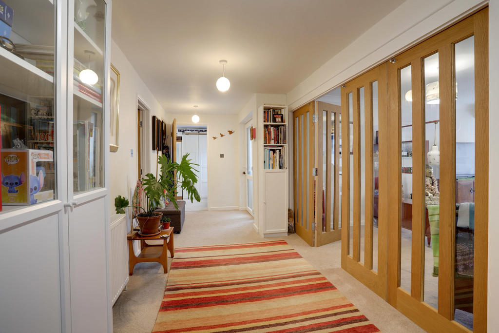 Hallway / Dining ...