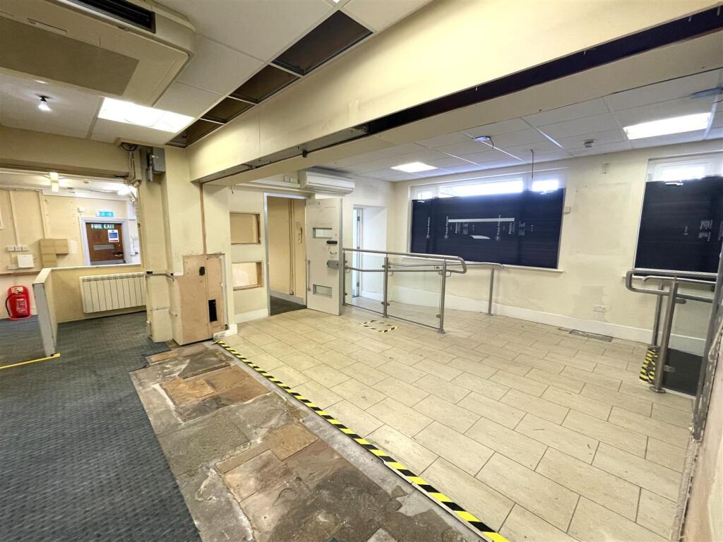 IFormer Barclays Bank, 1 - 3, High Street Westbury