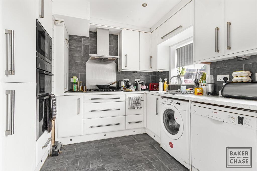 Lounge/Kitchen (Open-Plan)