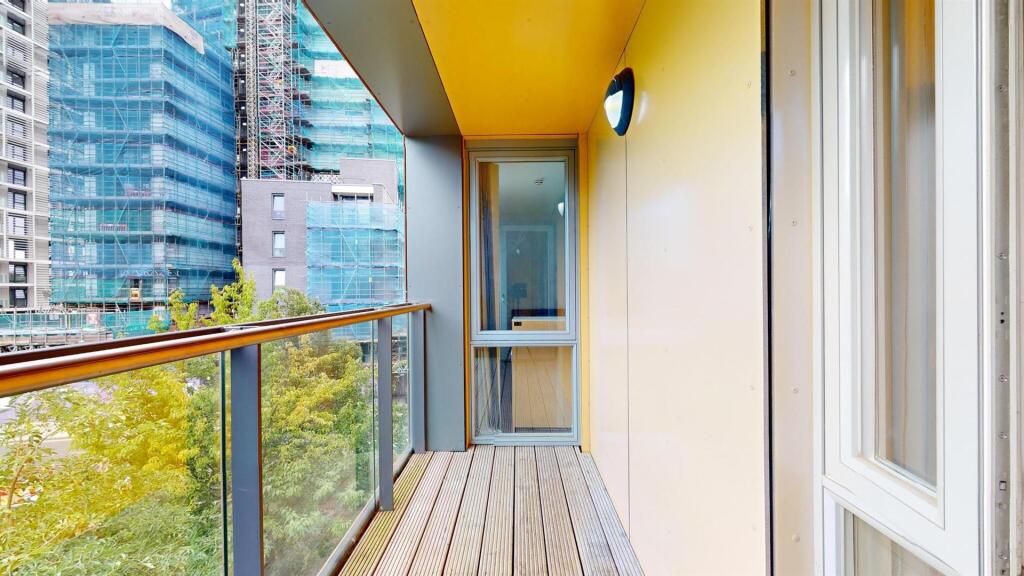 3 Bedrooms Property to rent in E14 - Barrain Londo