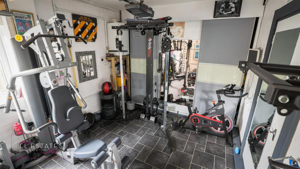 garage 56..jpg