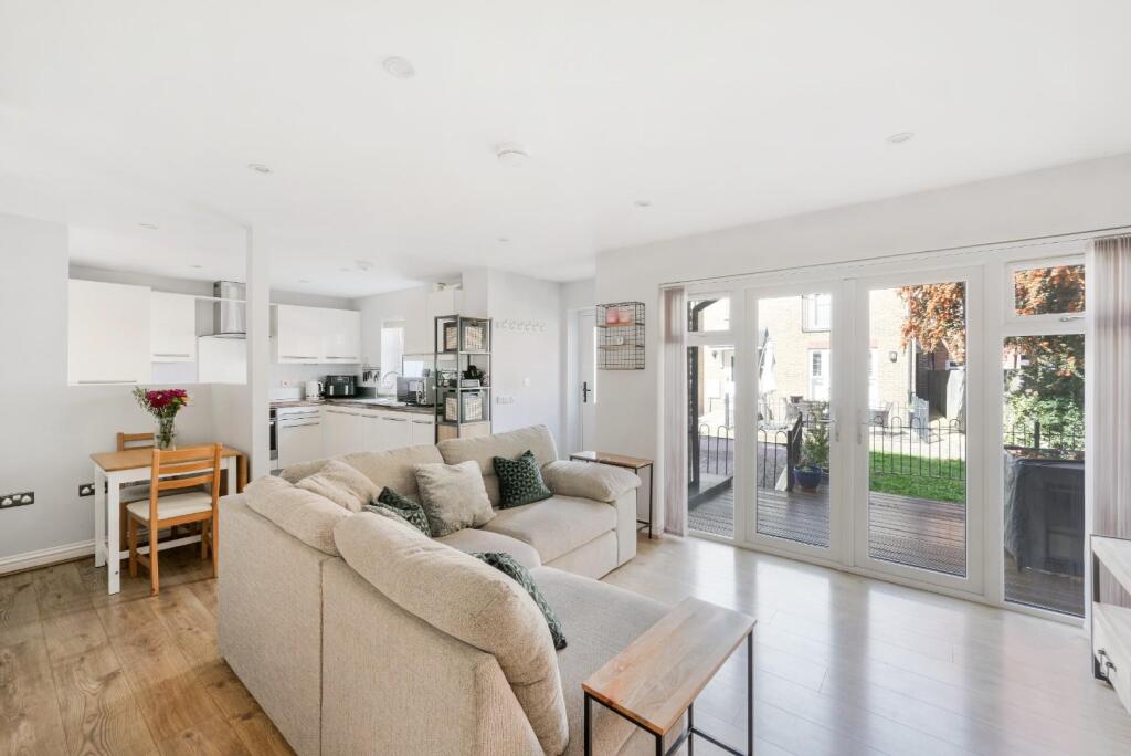 CRYSTAL PLACE (11).jpg