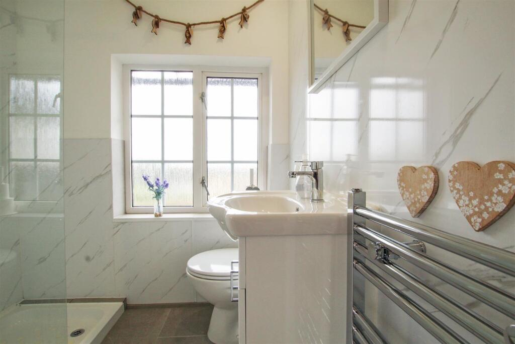 Ensuite-bed-2.jpg