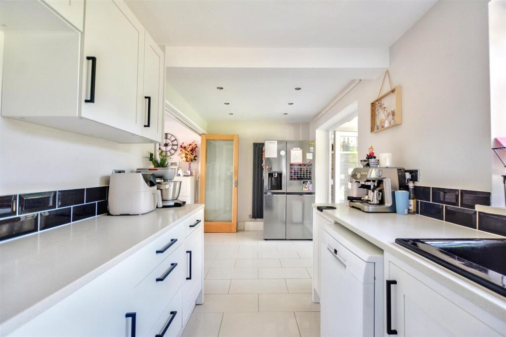 Kitchen_3.jpeg