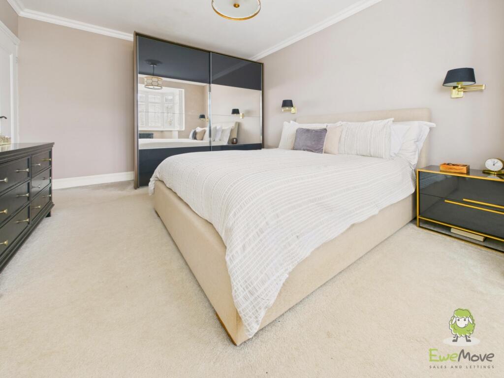 CAM01543G0-PR0166-STILL021