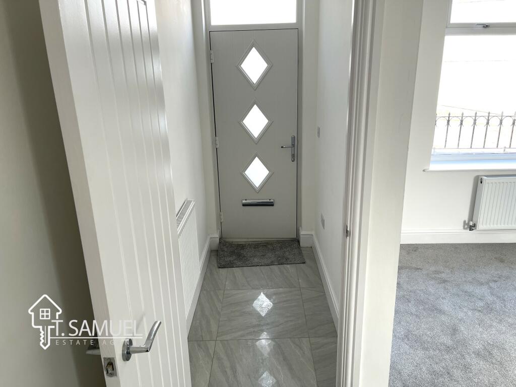 Hallway 1.JPG