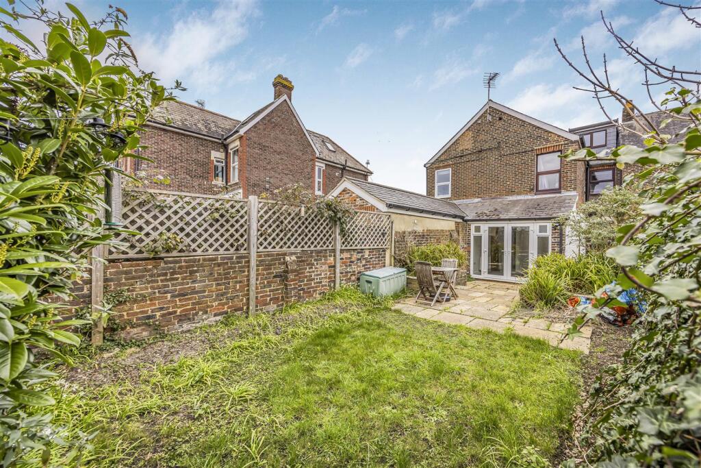 Garden Flat, 92 North Street, Emsworth-PorticoMark