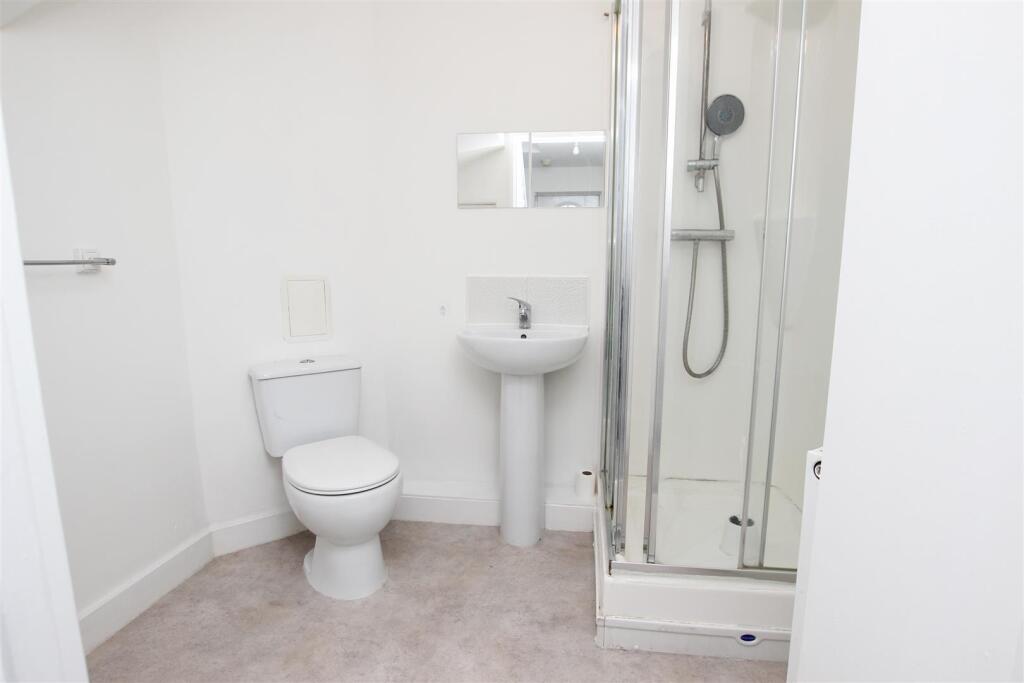 GROUND FLOOR SHOWER ROOM