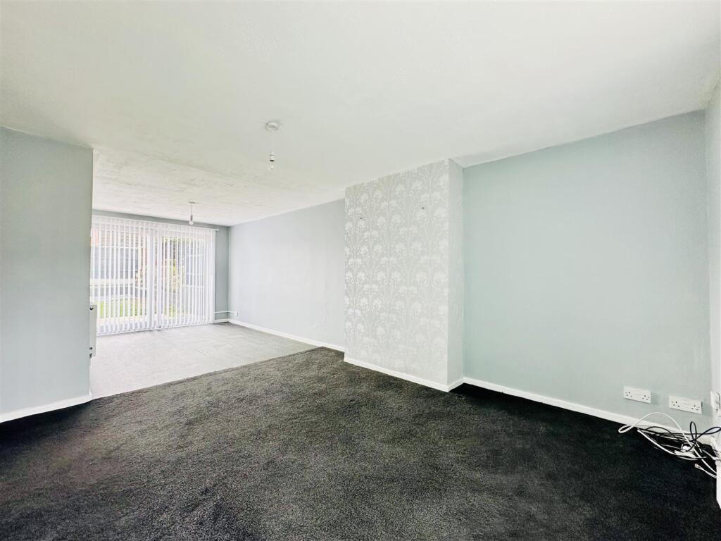 Living/dining area