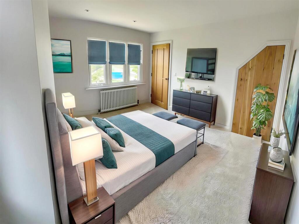 Bed 3 - Front Right.jpg